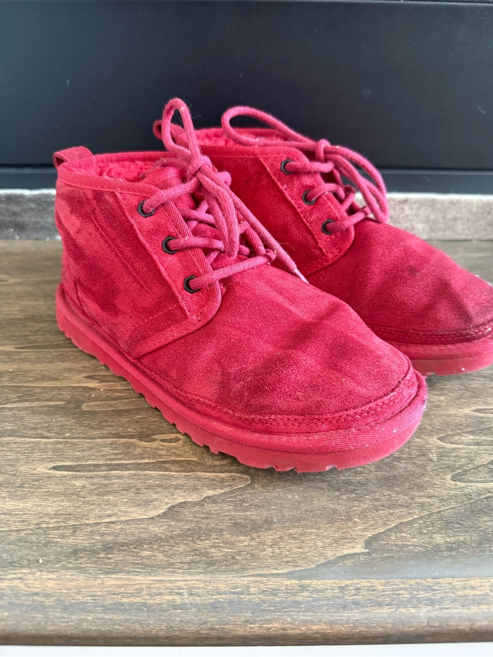 UGG Neumel Chukka Ankle Boots Red Suede Shearling Lined Women’s US 6
